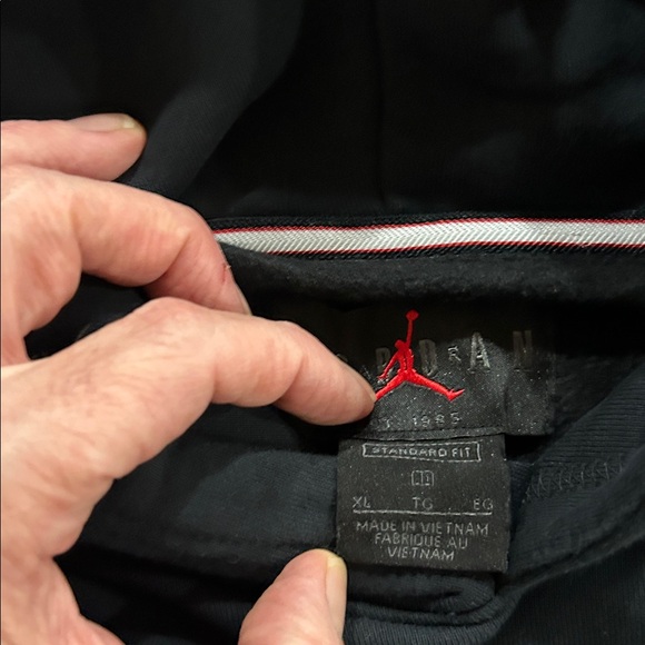 🔥JORDAN FULL OUTFIT.Black Hoodie with Red Emblem, pants with iconic logo 😉☄️☄️ - Picture 7 of 12